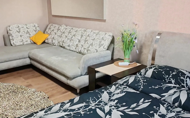 Na Aleksandra Usoltseva 26 Flat