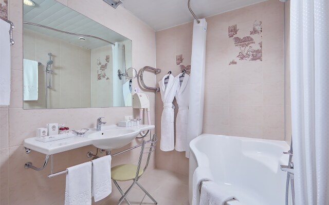 Aristokrat Oficial'nyj partnyor Otelya «Del'ta» Izmajlovo Hotel