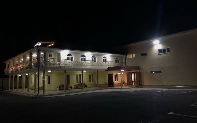 Отель Нартон