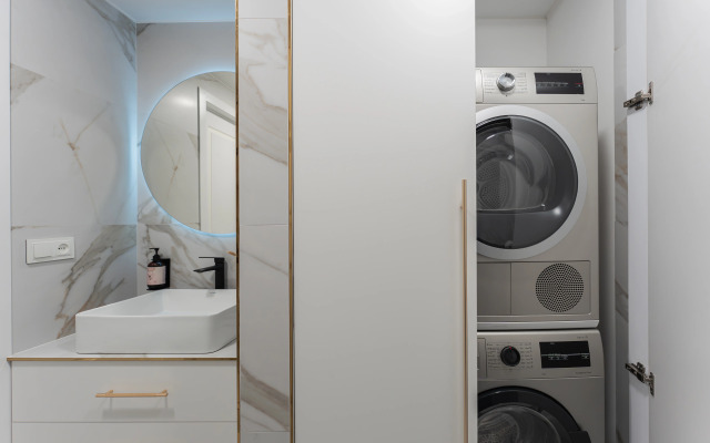 KeyGo #0130, 1 Bedroom, Designed, City Center Apartments