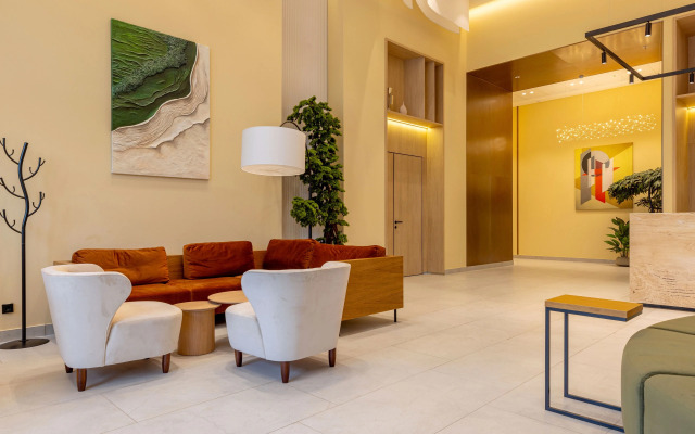 U Metro Ladozhskaya Apartment