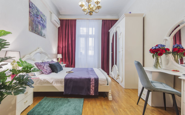 GM Cozy two-room apartment near the Kremlin and Arbat Apartments