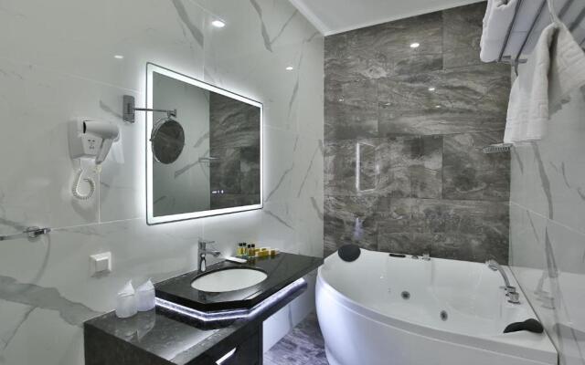 Paradise Plaza Luxury Hotel