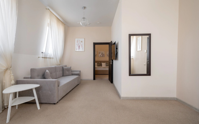 Maksim Gorykiy Hotel