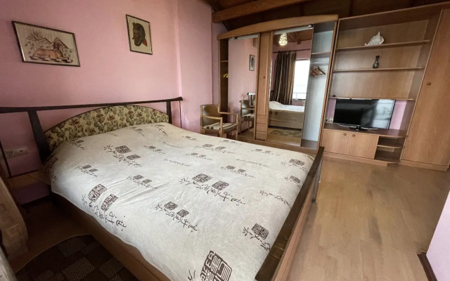 Dvukhetazhny Na Ulitse Drazhinskogo 33 Private house