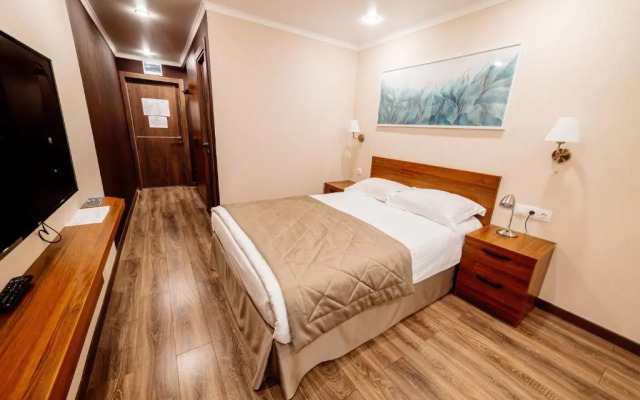 Shagala V Gorode Uralsk Hotel