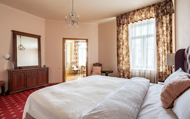 Квартира на Невском