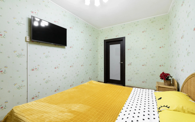 Na Vosem Person Apartments