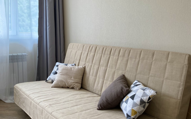S Balkonom U Podnozhiya Khrebta Aibga Apartments