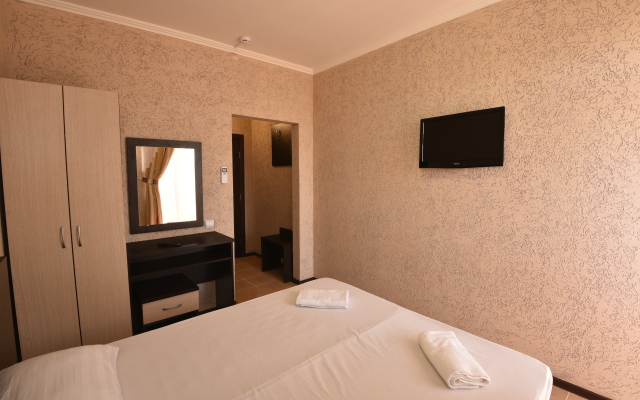 Zamok Azov Hotel