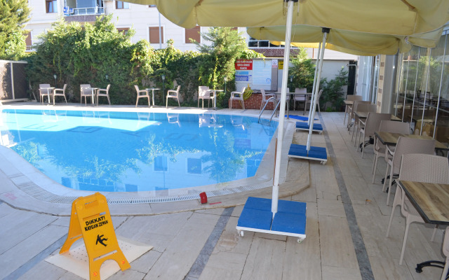 Megas Hotel