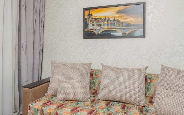 On Leningradskaya 8 Flat