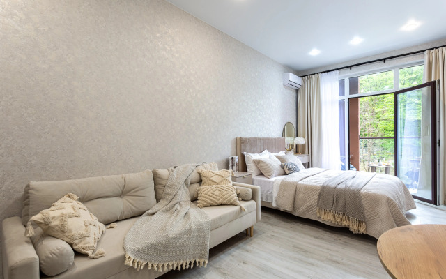 S Balkonom I Vidom Na Lesopark Alleya 326 Flat