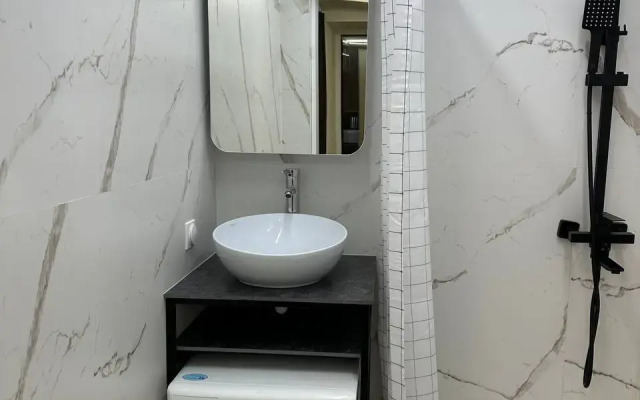 Yarkaya Studiya U Issakievskogo Sobora Flat