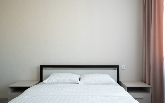 Апартаменты KazanHome Новая квартира с гостиной, спальней и отдельной кухней