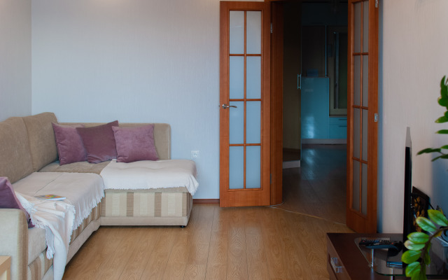 2-Kh Komnatnaya  V Tikhom Tsentre  Flat