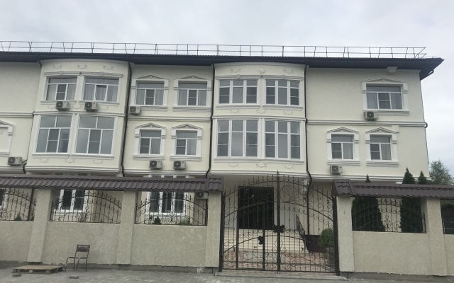 Goluboe Ozero Hotel