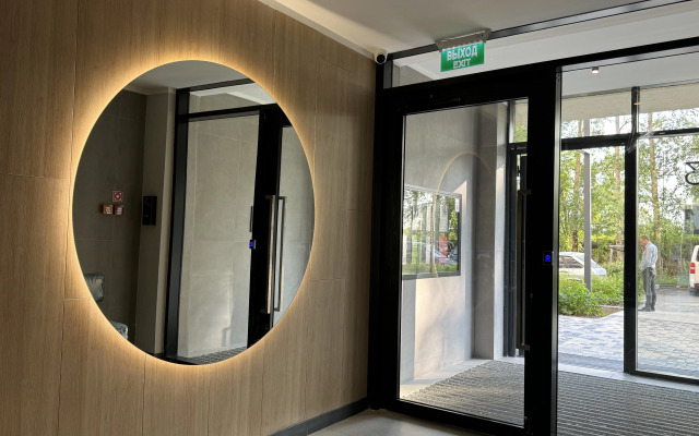 Brusnika U Mosta Vlyublennykh V Tsentre Goroda Flat