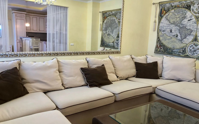 Апартаменты в центре с видом на Севастопольскую бухту