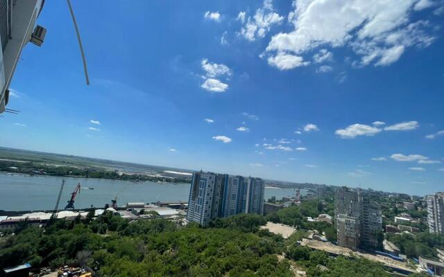 Apartamenty Tihij Don v centre s vidom na gorod s 17 etaza