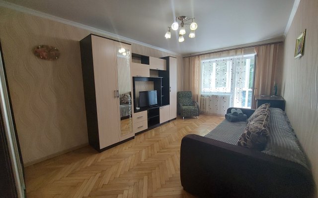 Na Oktyabr'skoj Ekonom SutkiRu Flat