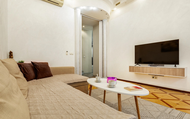 Квартира Трехкомнатная с Видом на Фонтанку