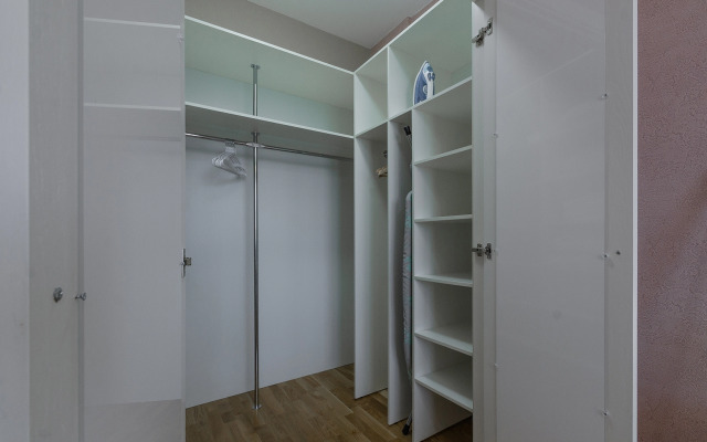 2 Komnatnaya Na Tsentralnoy Naberezhnoy Zaliva Apartment