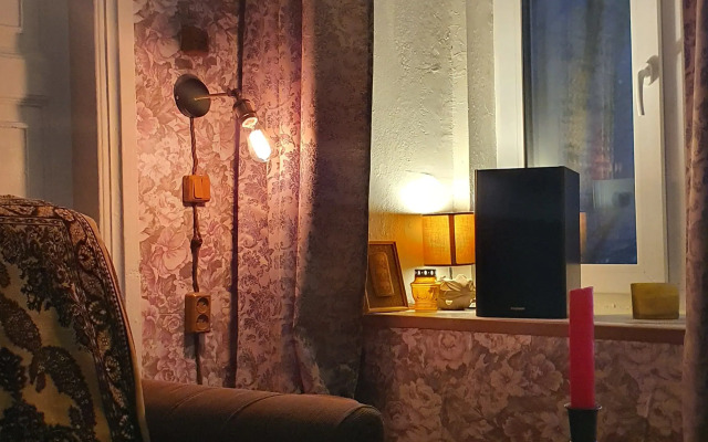 V starinnom osobnyake Revolyutsioner Ikonnikov Flat