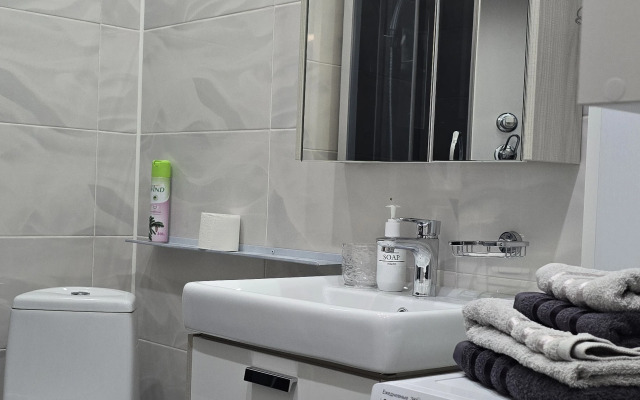 Sovremennaya uyutnaya studiya v luchshem rayone goroda Flat