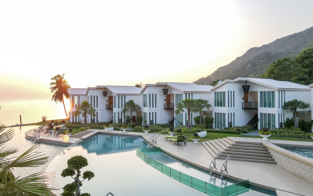 Vannee Golden Sands Beachfront Resort