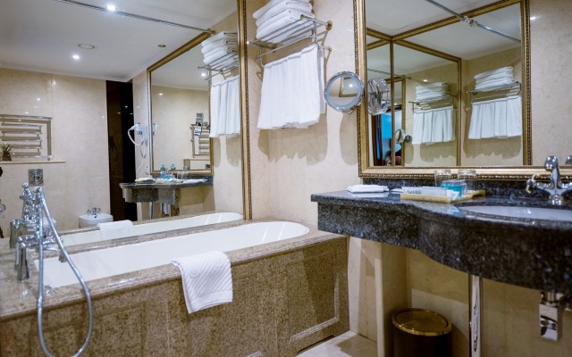 Golden Rooms Hotel