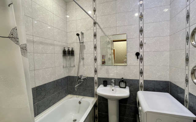 Na Naberezhnoy Yaryginskaya 13A Apartments