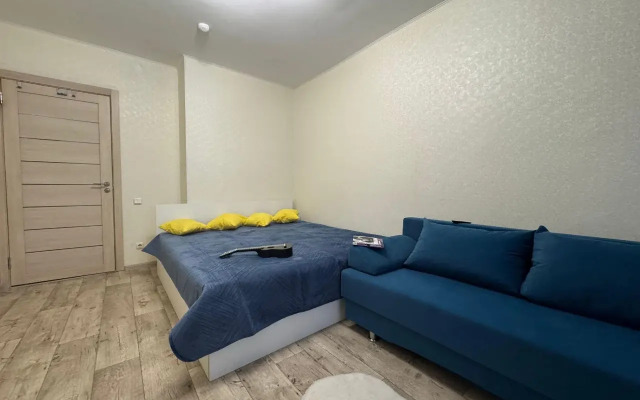 Апартаменты на 14 гостей на Хади Такташа 121 в центре города  На берегу Оз.Кабан