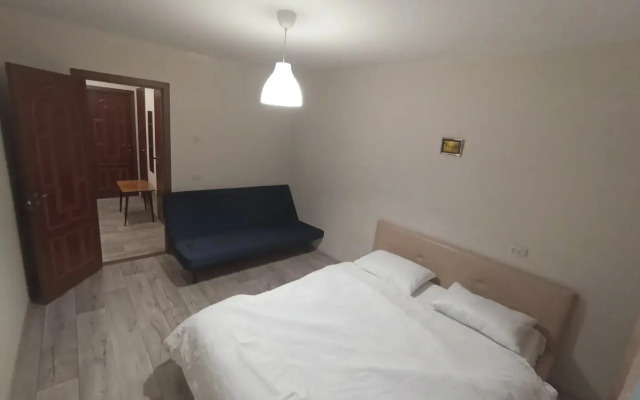 Na Ulitse Verkhnyaya Dubrova 32 Flat