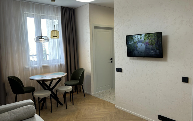 Stilnaya Yevrodvushka S Vidom Na Gory Flat
