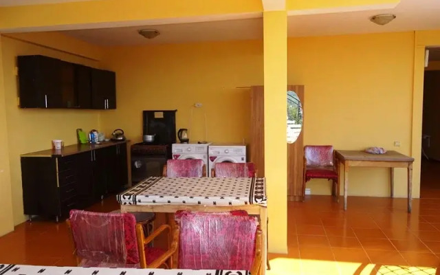 Araik Guest house