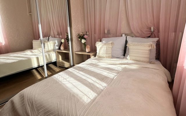 Riga V Samom Tsentre S Zakrytoj Parkovkoj Flat