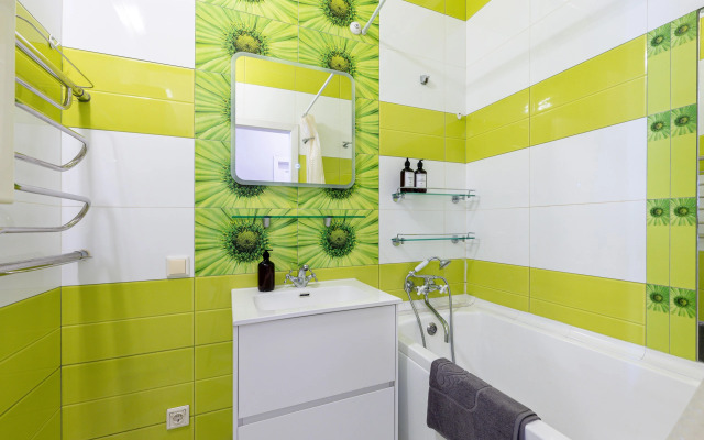 Апартаменты на Моисеенко 4