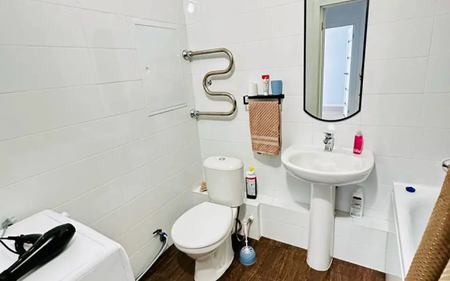 Квартира Уютная в Микрорайоне Десна метро Ольховая