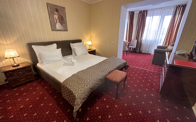 Renessans Hotel