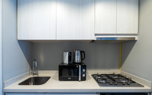 Keyrock Living Lakeview Escape in Business Bay Apartments