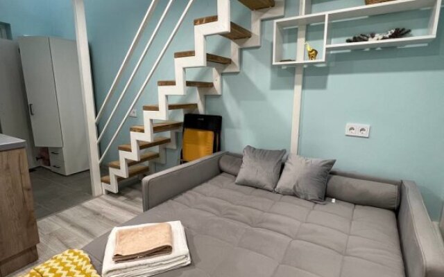 Dvukhurovnevaya studio Bright Yellow na Elektrozavodskoy
