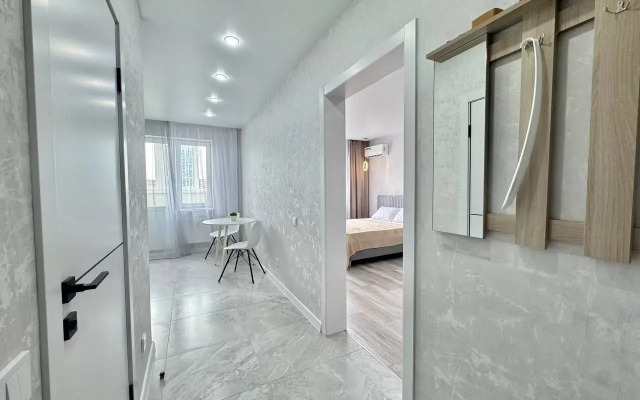 Квартира LikeHome на Братьев Хусаиновых 6