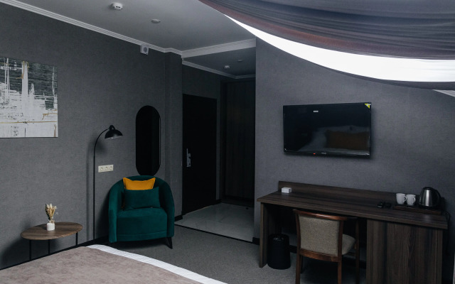 Отель Alex Royal