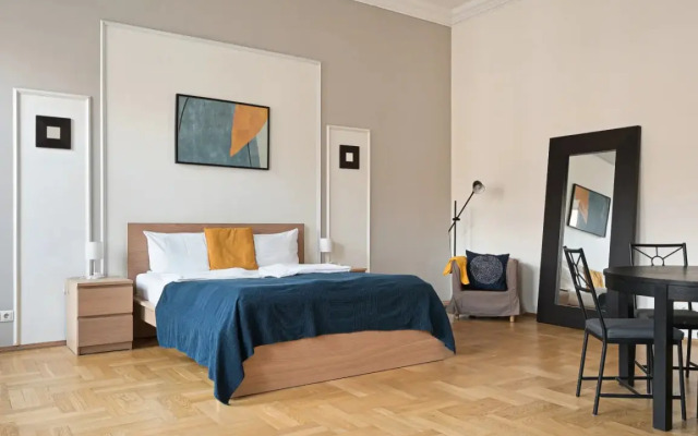 1912 U Anichkova Mosta №3 Apartments