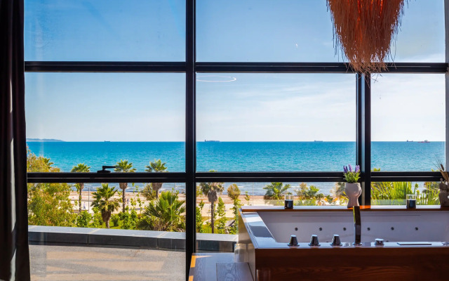 Marina Luxury Suites 101 Jacuzzi Apartments