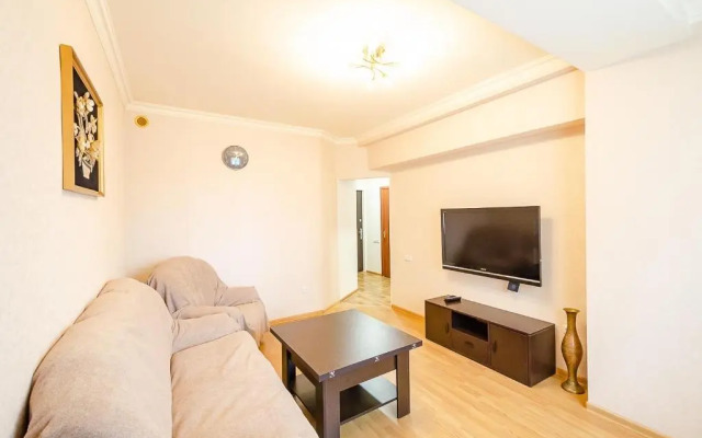 Zamechatelnaya v Tsentre Stolitsy Flat