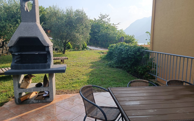 Villa Risan Aparthotel