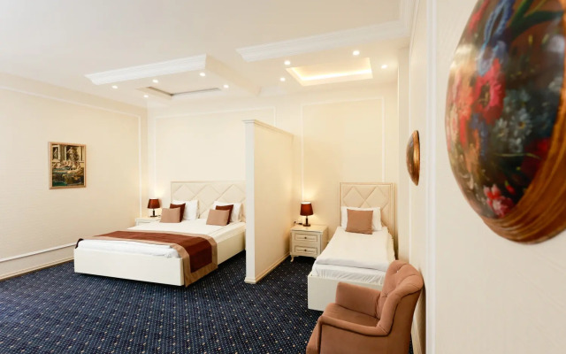 East Legend Hotel