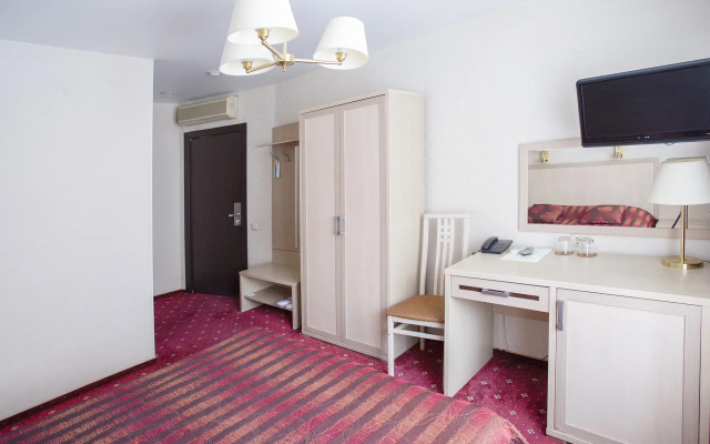 Tikhaya Ploschad Living Quarters